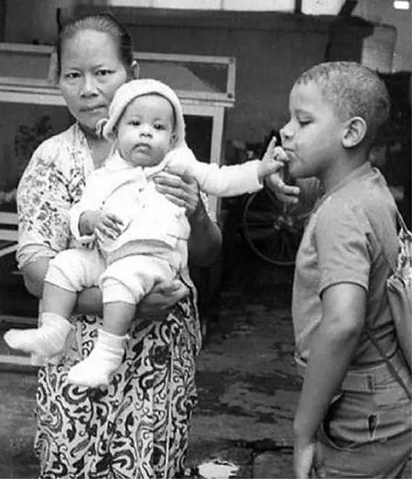 Young Barack Obama Childhood Photos