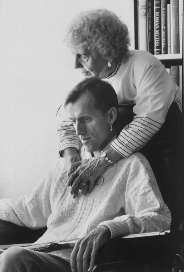 Heartbreaking Images That Capture the Harsh Reality of the 1980s AIDS Crisis