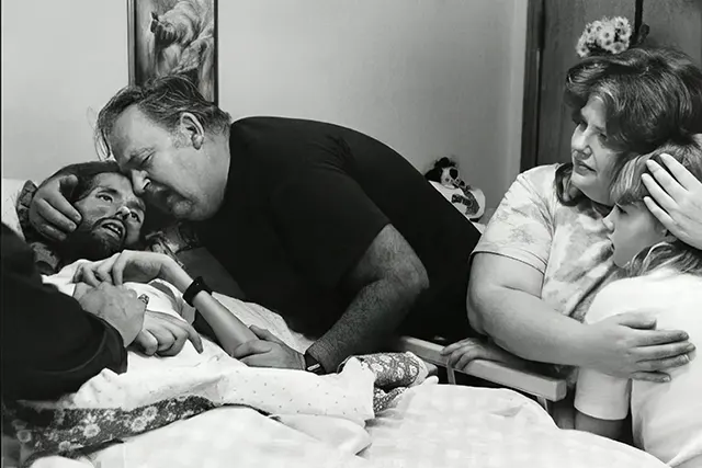 Heartbreaking Images That Capture the Harsh Reality of the 1980s AIDS Crisis