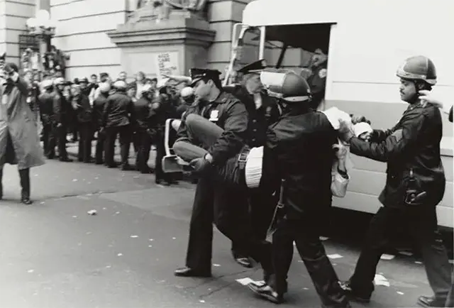 Heartbreaking Images That Capture the Harsh Reality of the 1980s AIDS Crisis