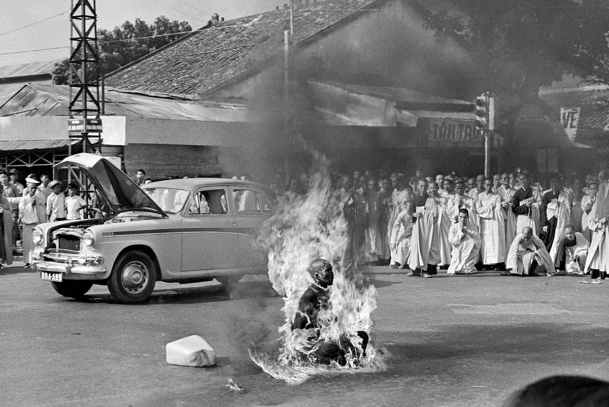 Flames consumed his robes and flesh, and black oily smoke emanated from his burning body.