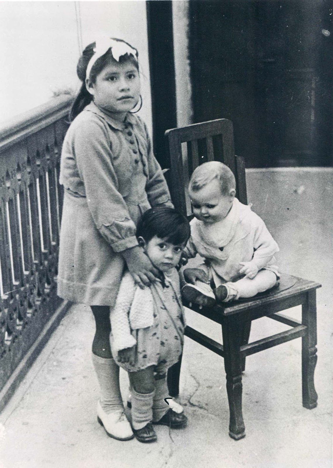 Lina with her 2 year old son Gerardo and another bay.
