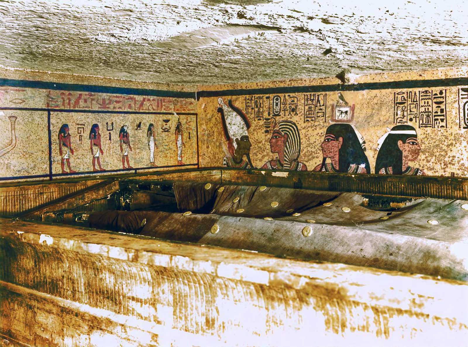 Inside the outermost shrine in the burial chamber, a huge linen pall with gold rosettes, reminiscent of the night sky, covers the smaller shrines within.