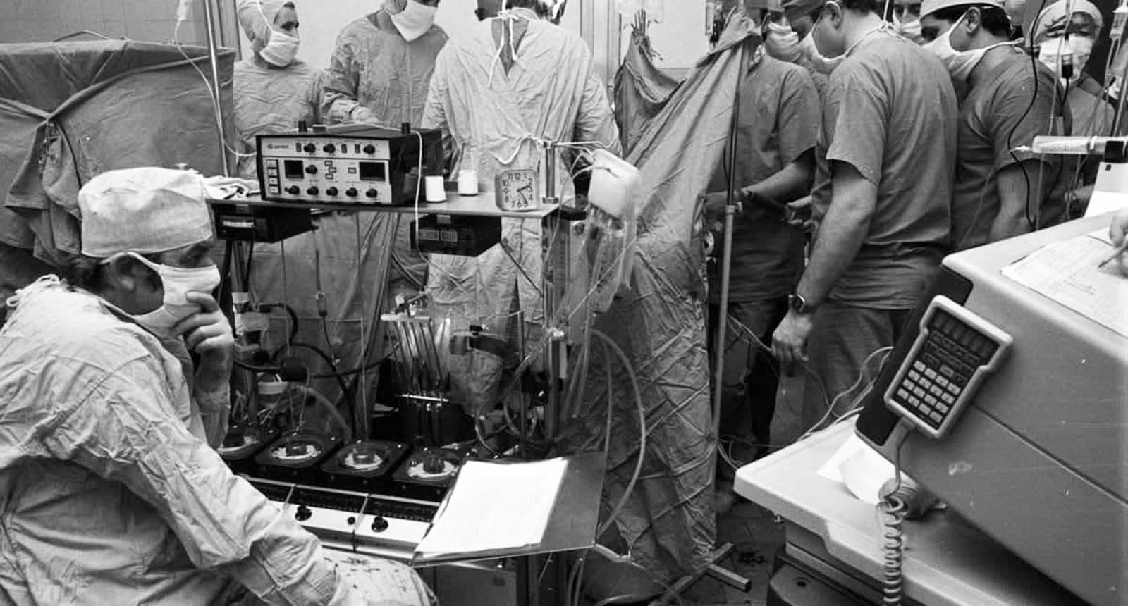 Zbigniew Religa and his team during the heart operation. The donor was in a coma, and after verification of brain death, the organs were transferred from Warsaw to Zabrze.