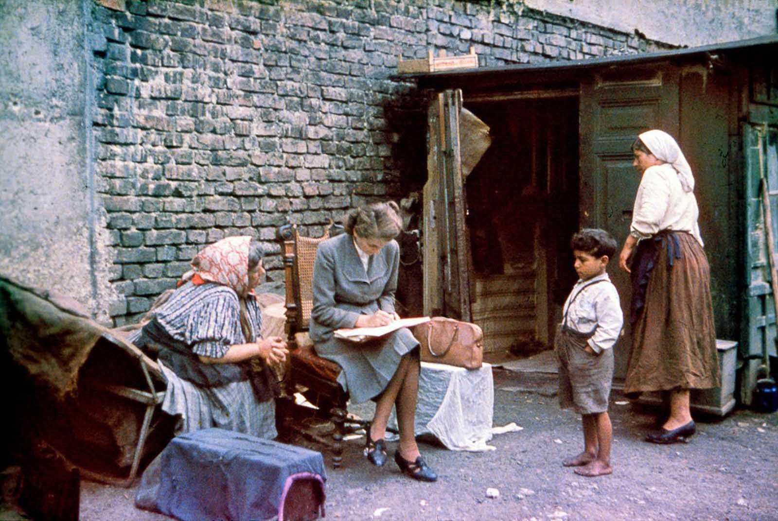 Eva Justin interviews a Roma woman about her family and ancestry. 1938.