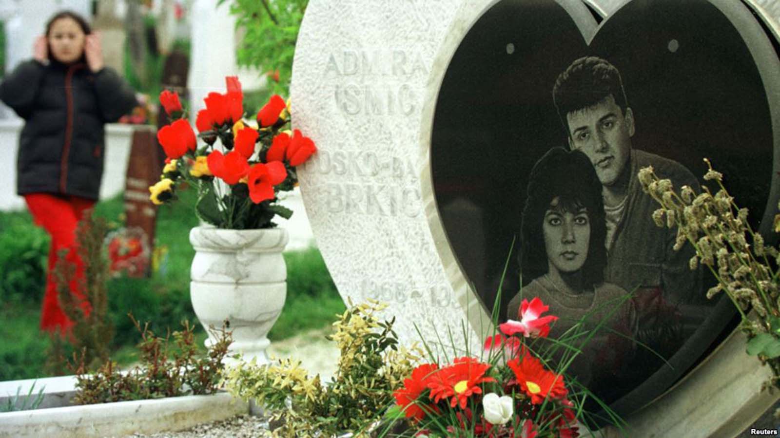 The gravestone of Admira Ismic and Bosko Brkic at Sarajevo’s Lion Cemetery.