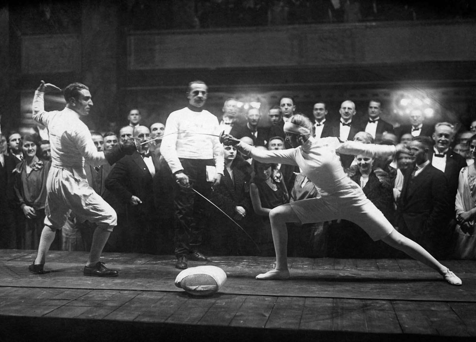 Mayer practices against a male opponent at the 1928 Olympics in Amsterdam.