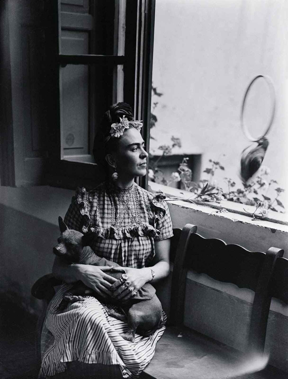 During this time, she developed her artistic style, drew her main inspiration from Mexican folk culture, and painted mostly small self-portraits which mixed elements from pre-Columbian and Catholic beliefs.