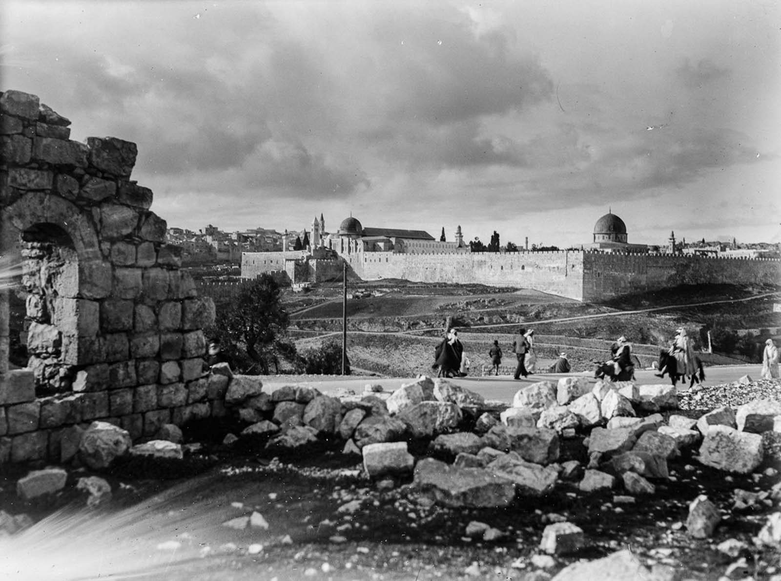 Another view from Jerusalem. 1900.