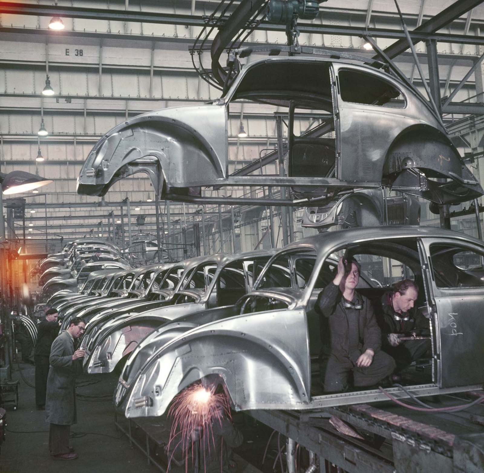 The assembly line. 1952.