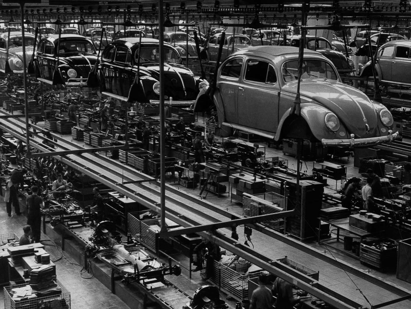 The assembly line. 1956.