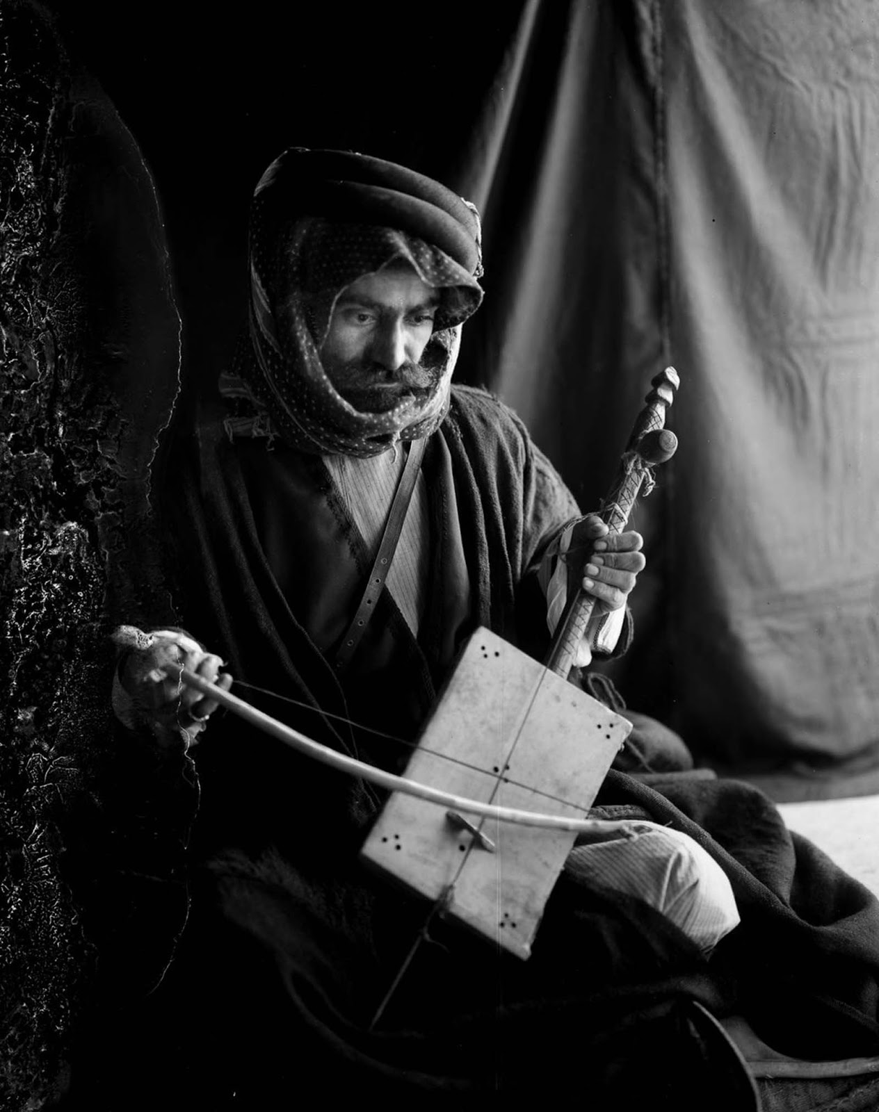 Songs are based on poetry and are sung either unaccompanied, or to the stringed instrument, the rebab. Traditional instruments are the rebab and various woodwinds.