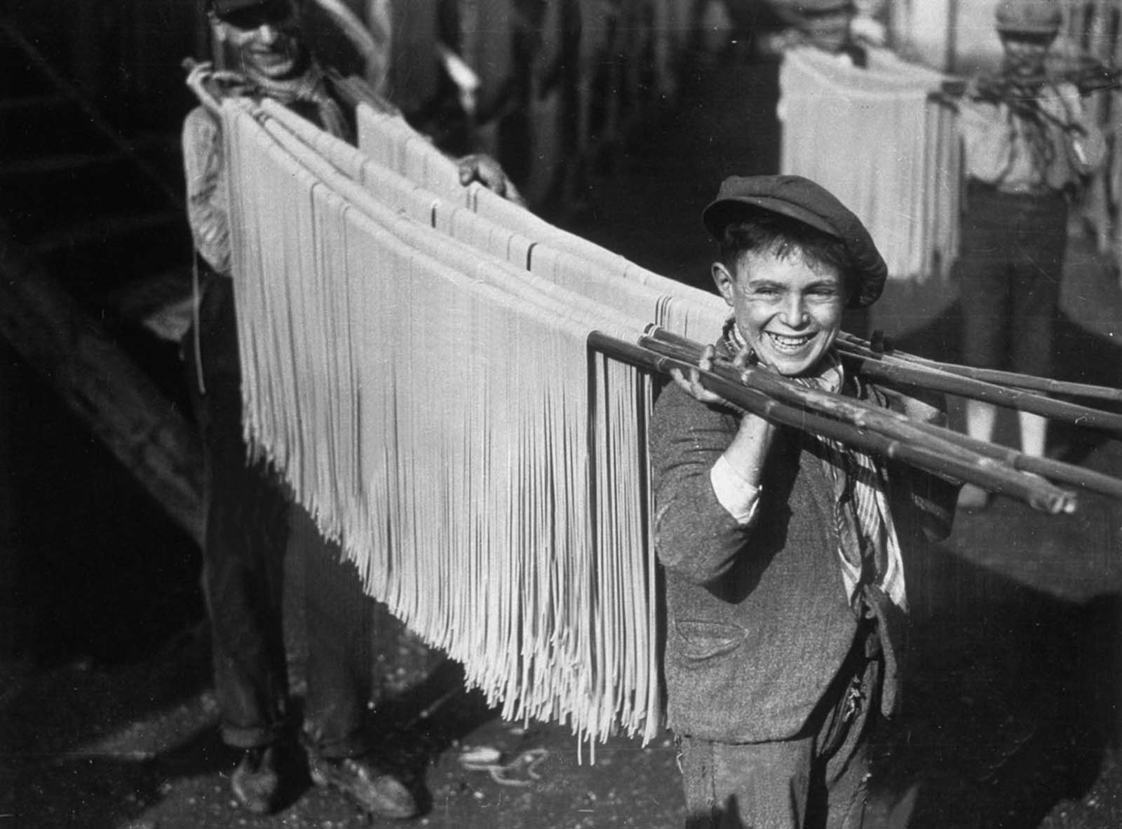 Drying the pasta. 1929.