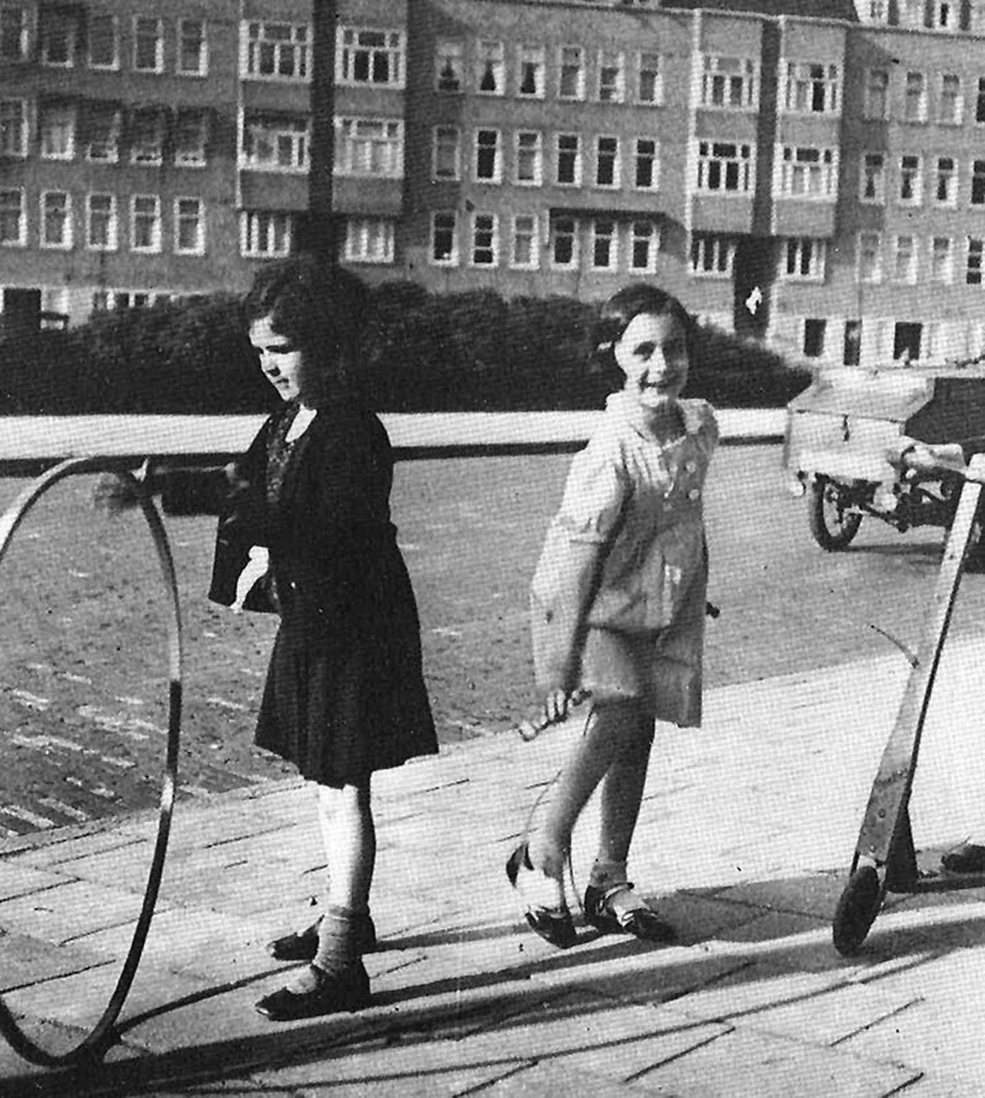 Anne Frank and Sanne Ledermann.
