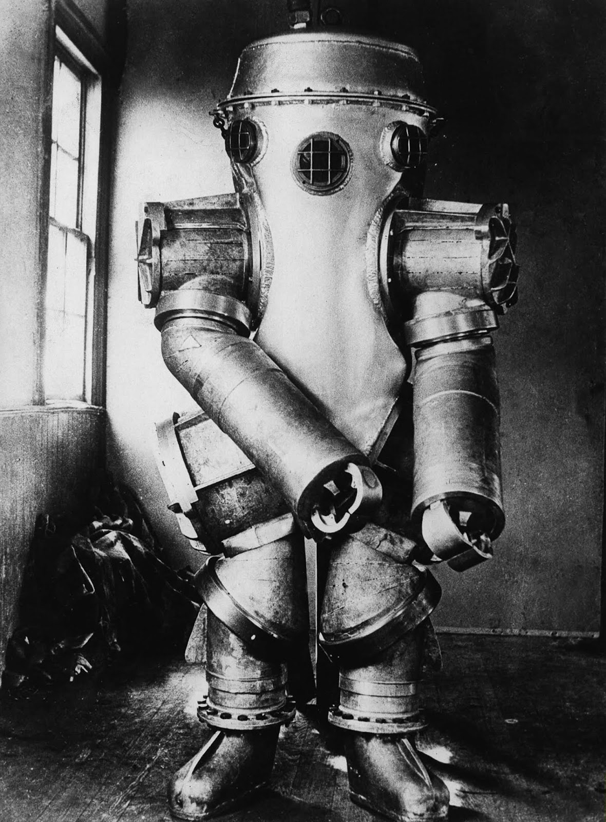 Bowdoin's diving suit. 1934.