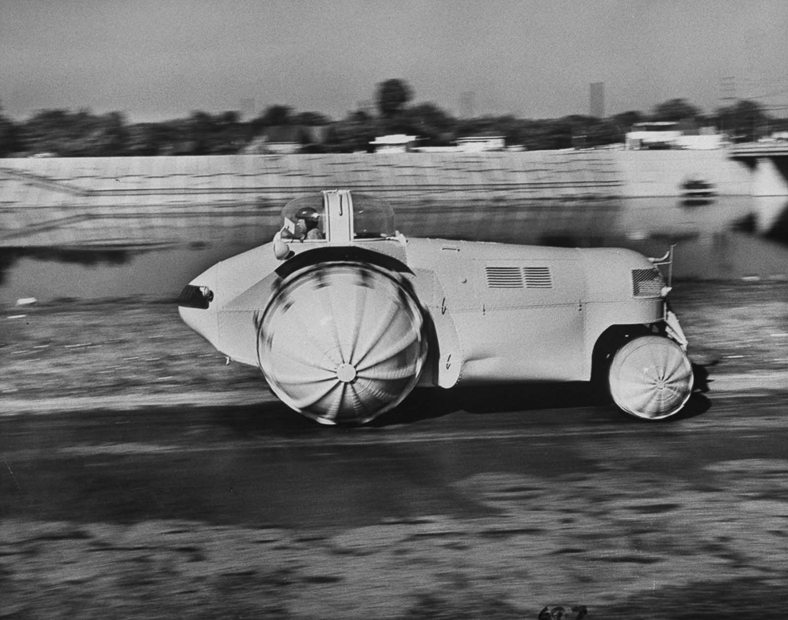 The Rhino: a bizarre experimental all-terrain vehicle, 1954