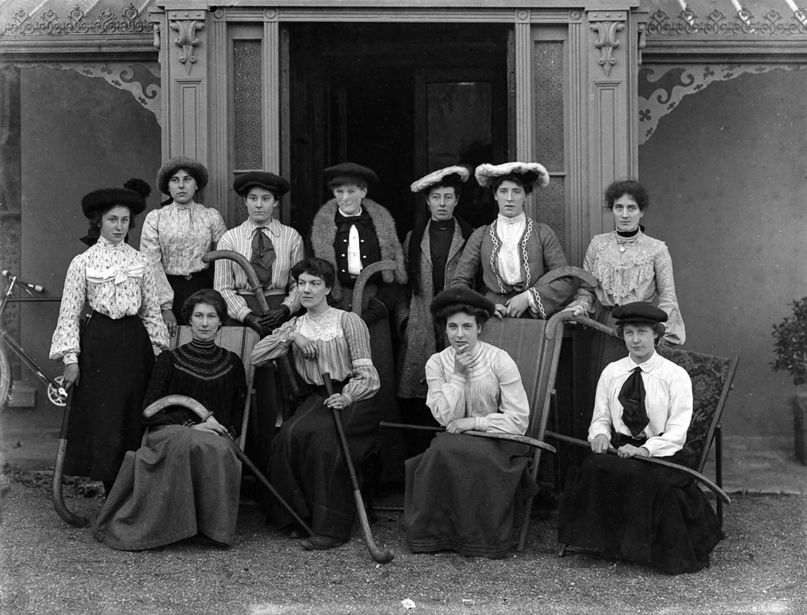 Field hockey players. 1904.