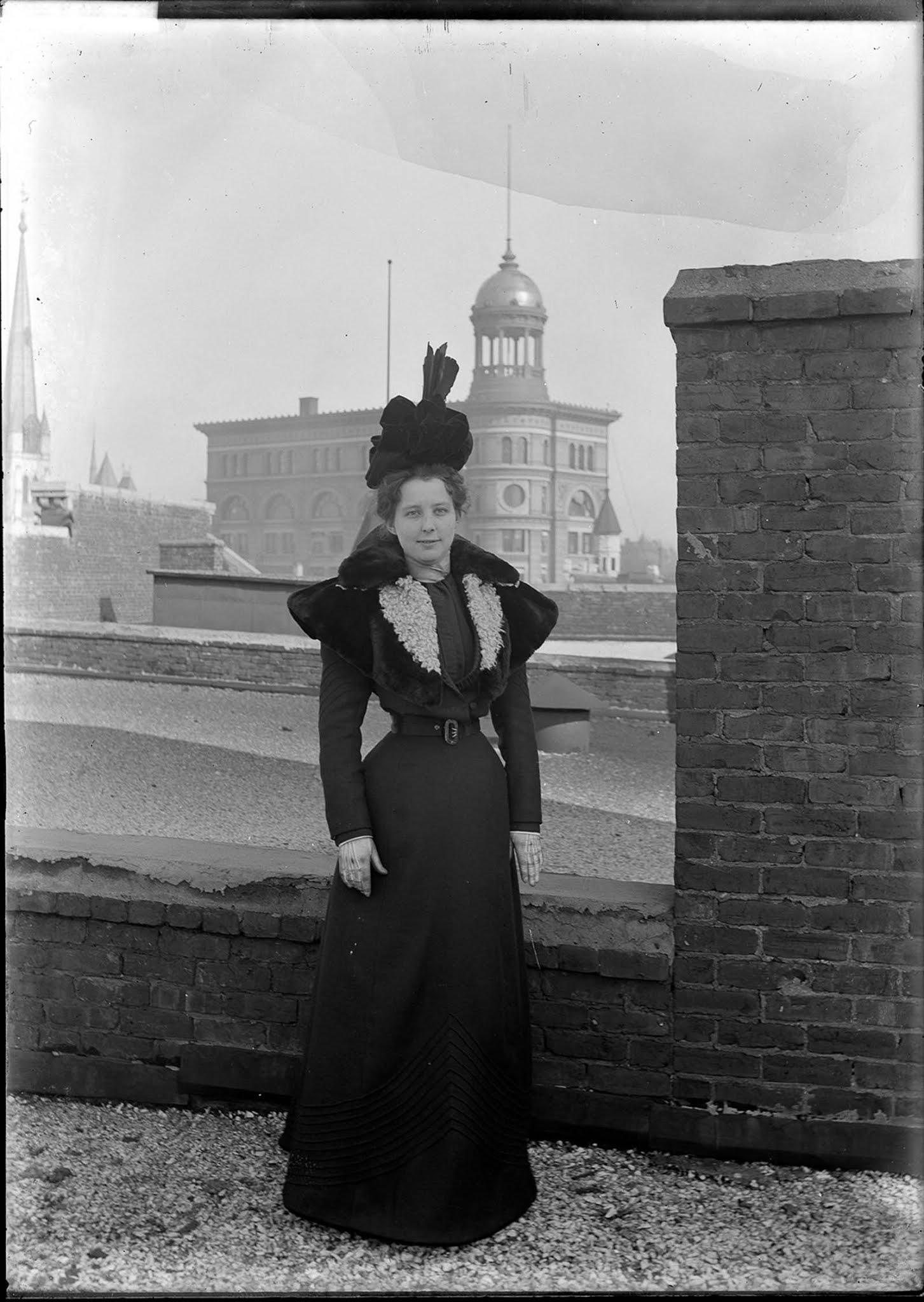 Vintage photos of department store workers during lunch break, 1900