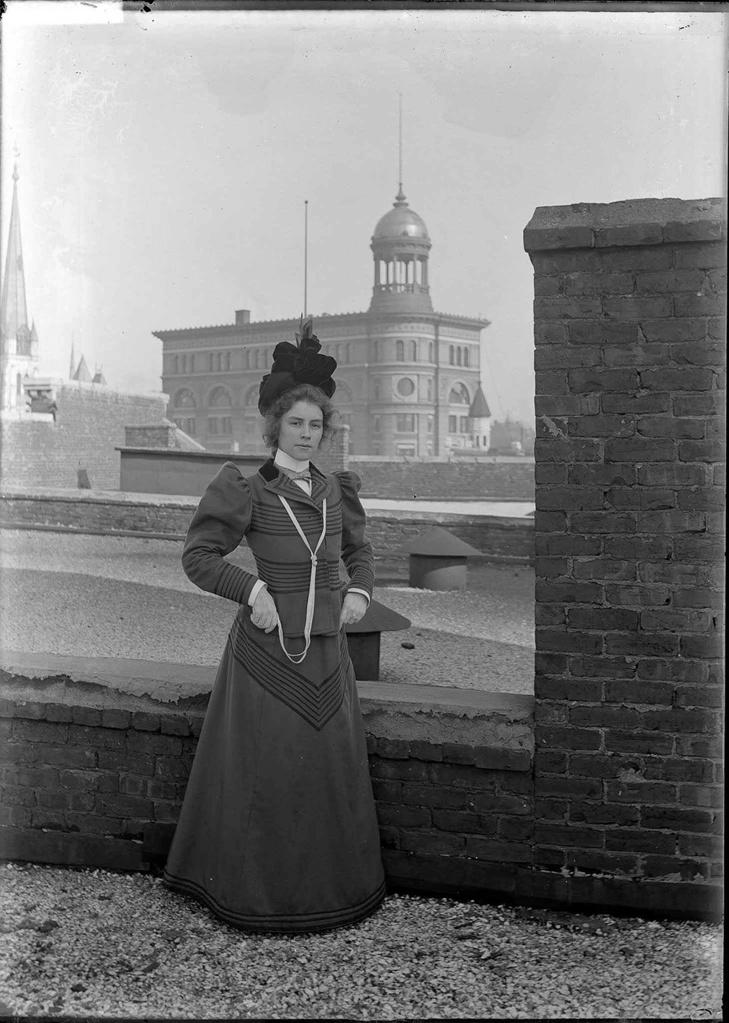 Vintage photos of department store workers during lunch break, 1900