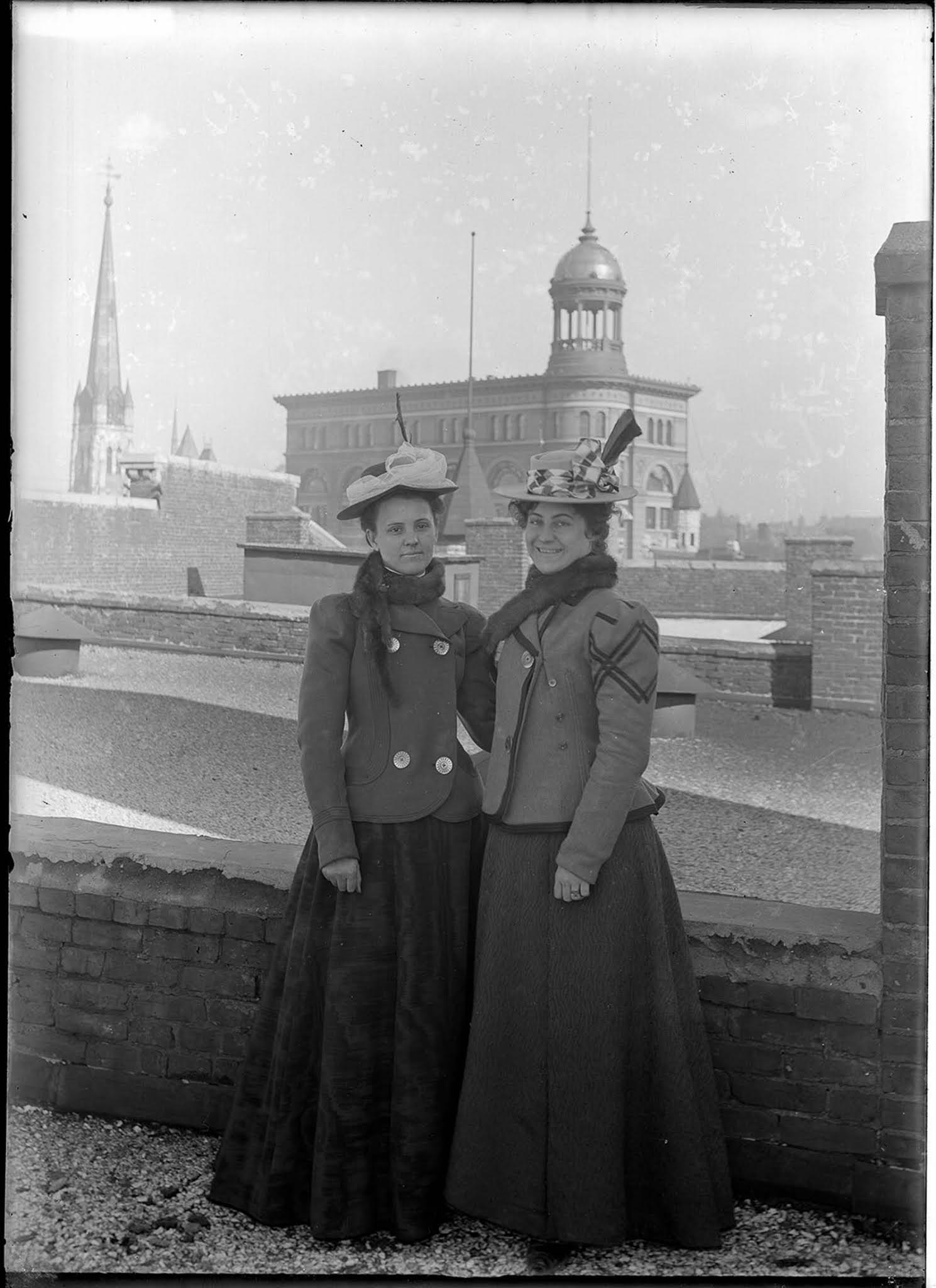 Vintage photos of department store workers during lunch break, 1900