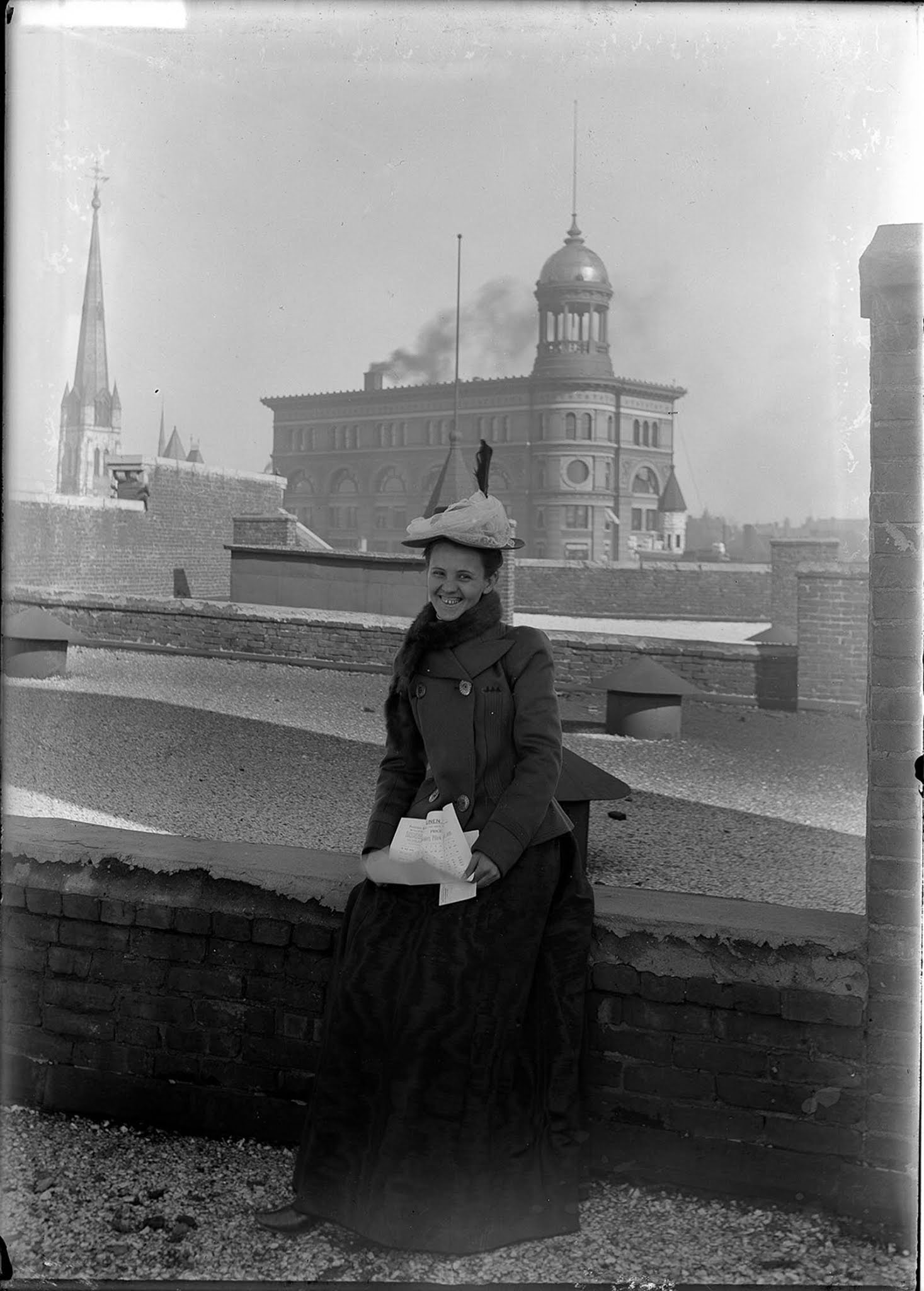 Vintage photos of department store workers during lunch break, 1900