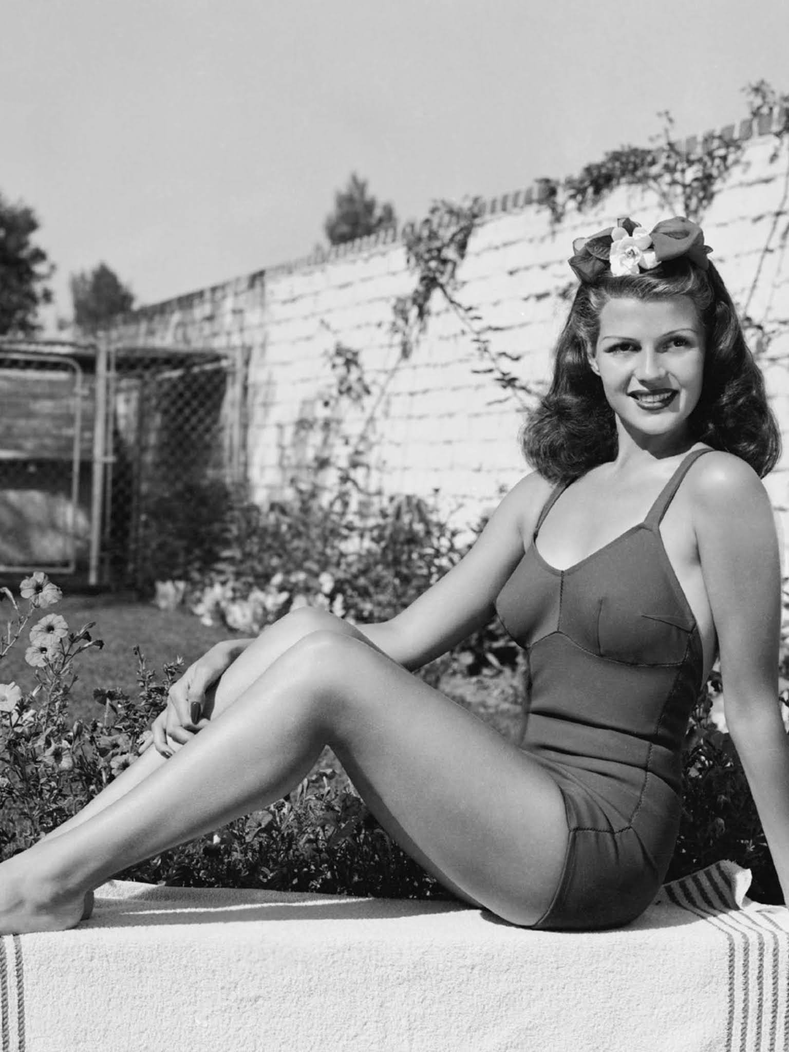rita hayworth pin up