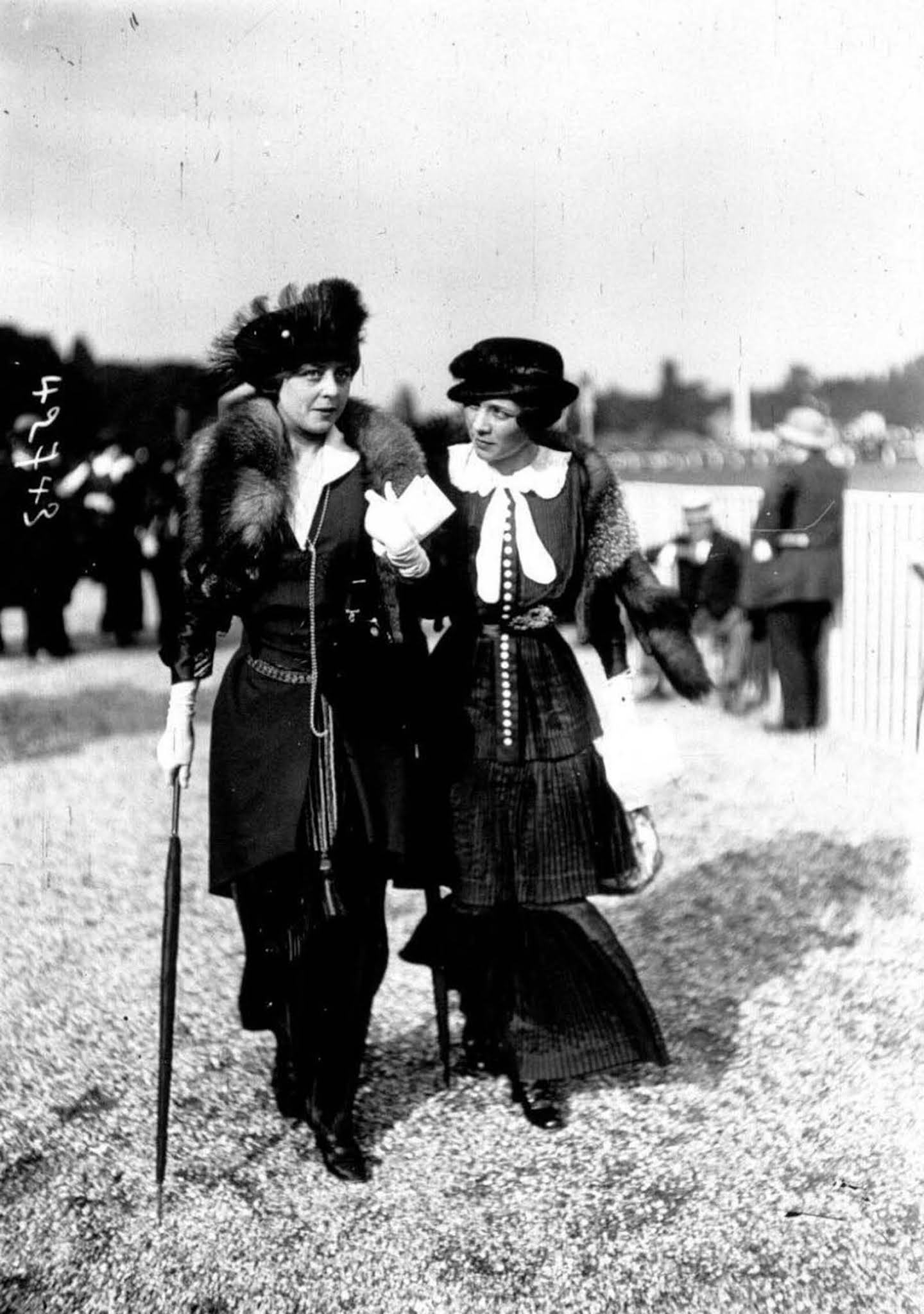 french fashion old street style photographs