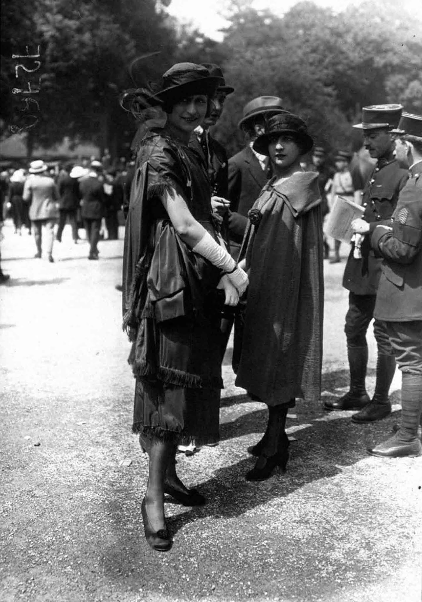french fashion old street style photographs