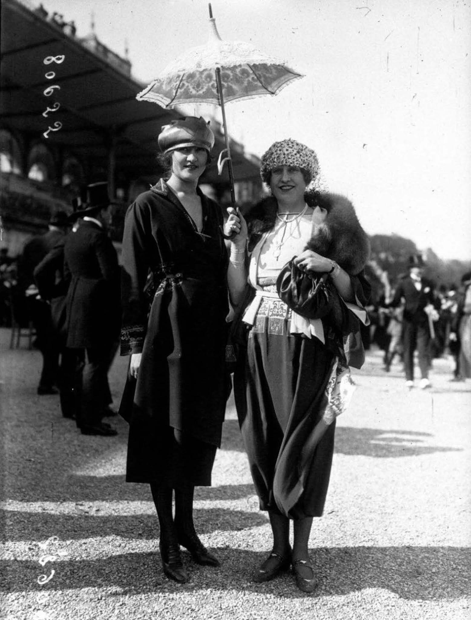 french fashion old street style photographs