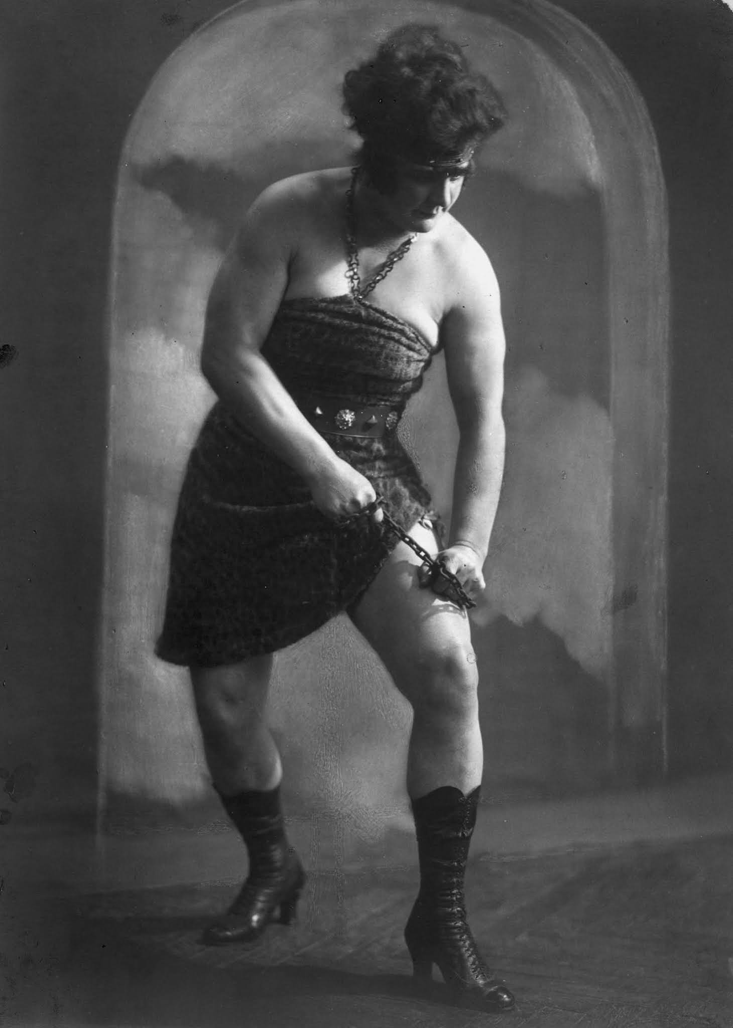 early strongmen photographs