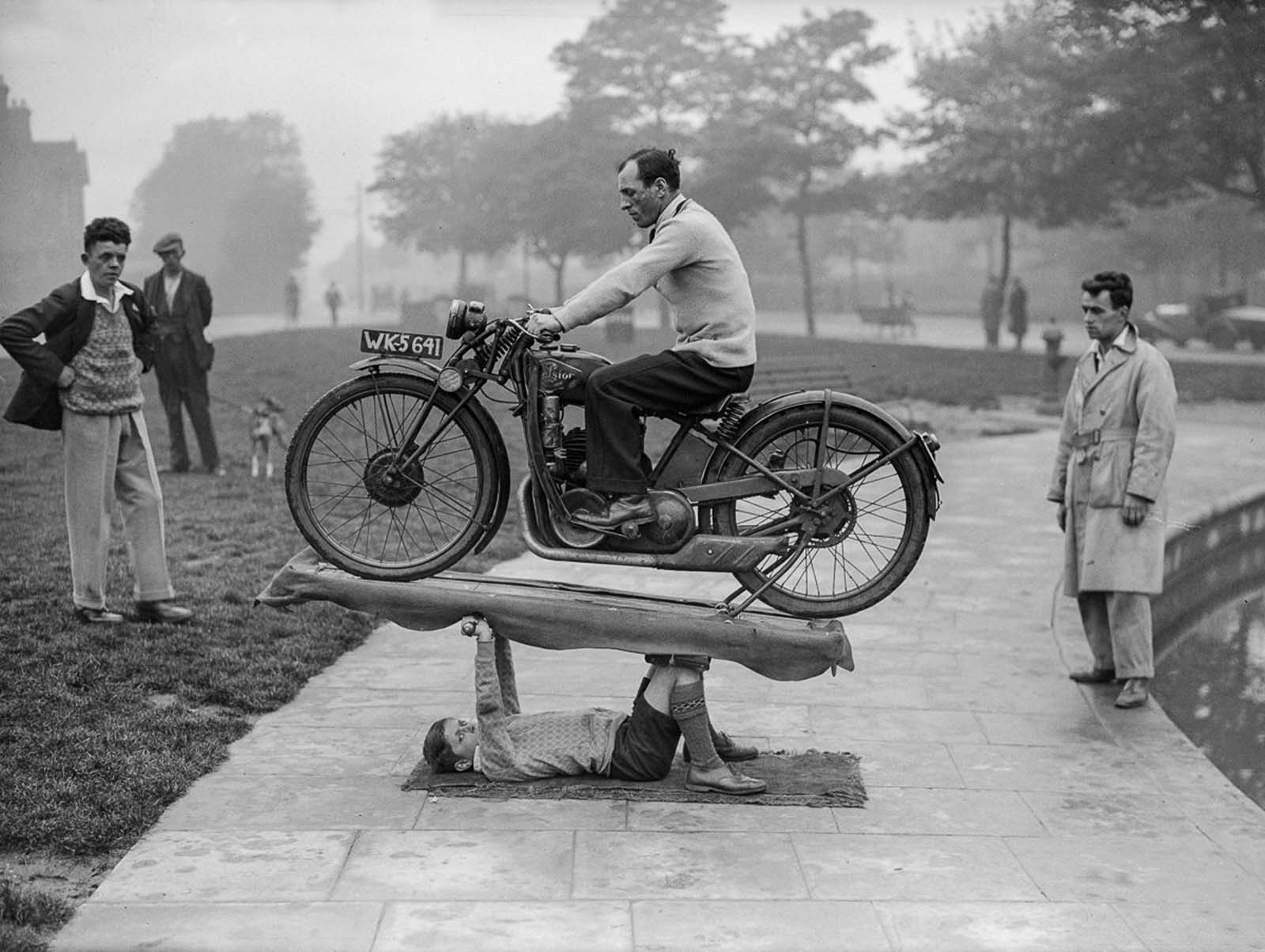 early strongmen photographs