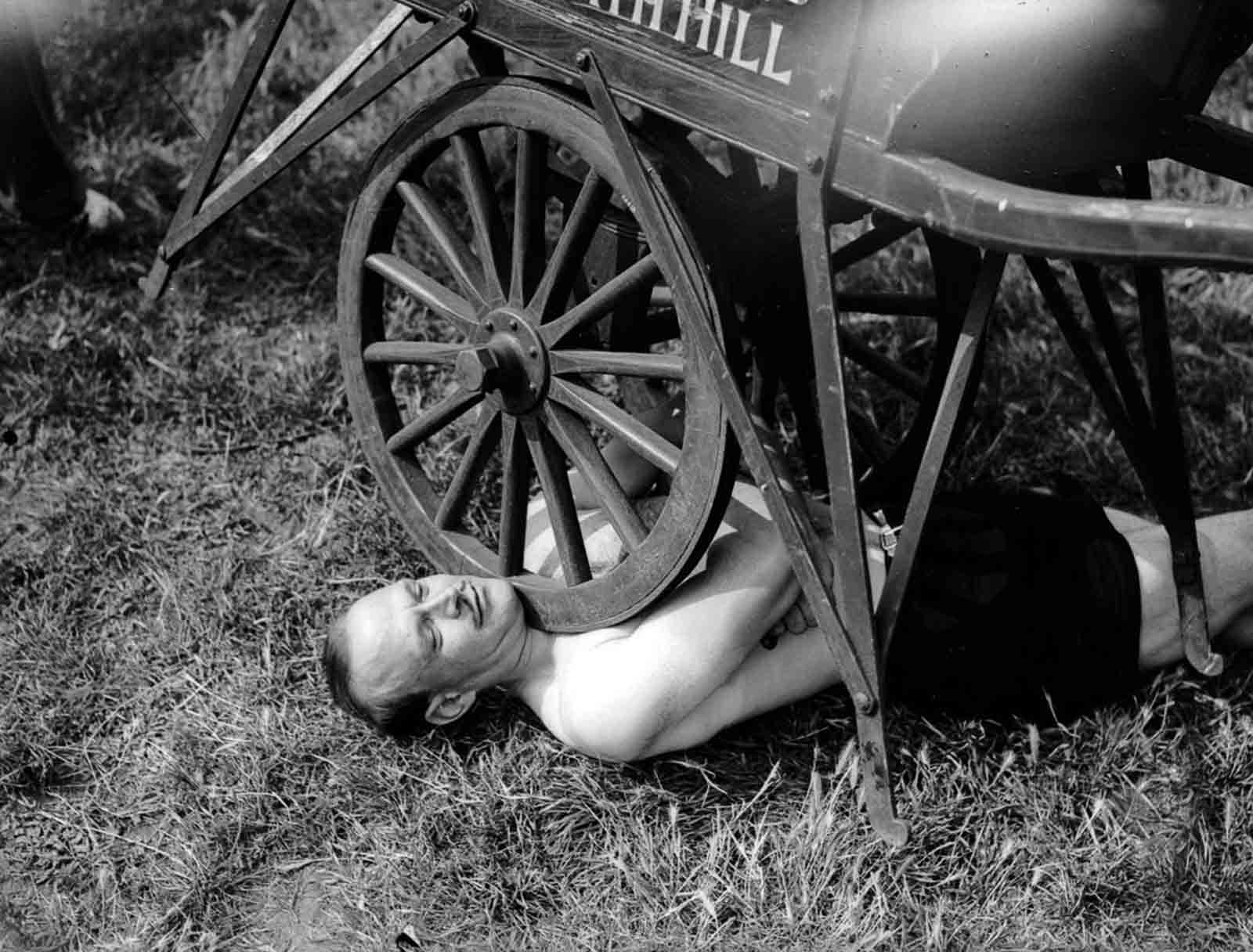 early strongmen photographs