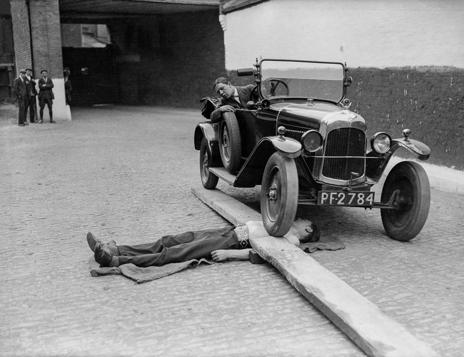 early strongmen photographs