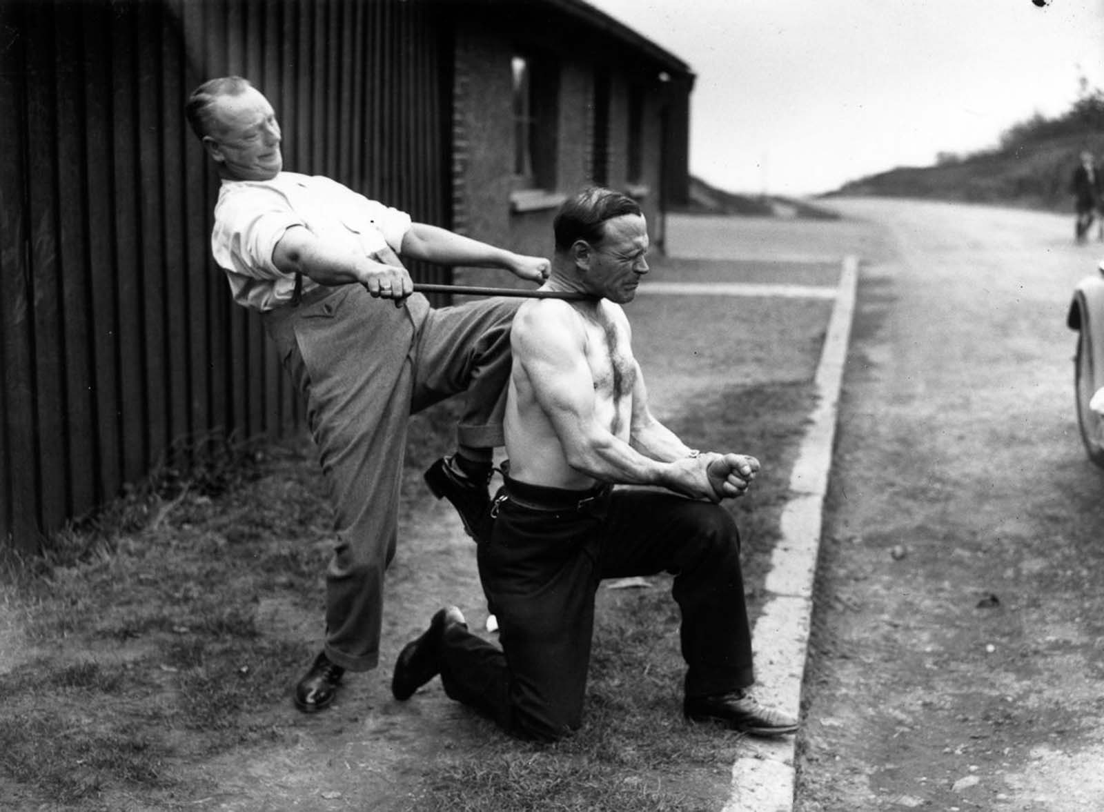 early strongmen photographs