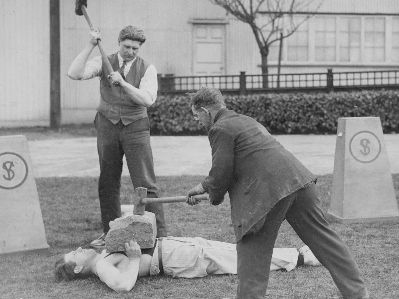 early strongmen photographs