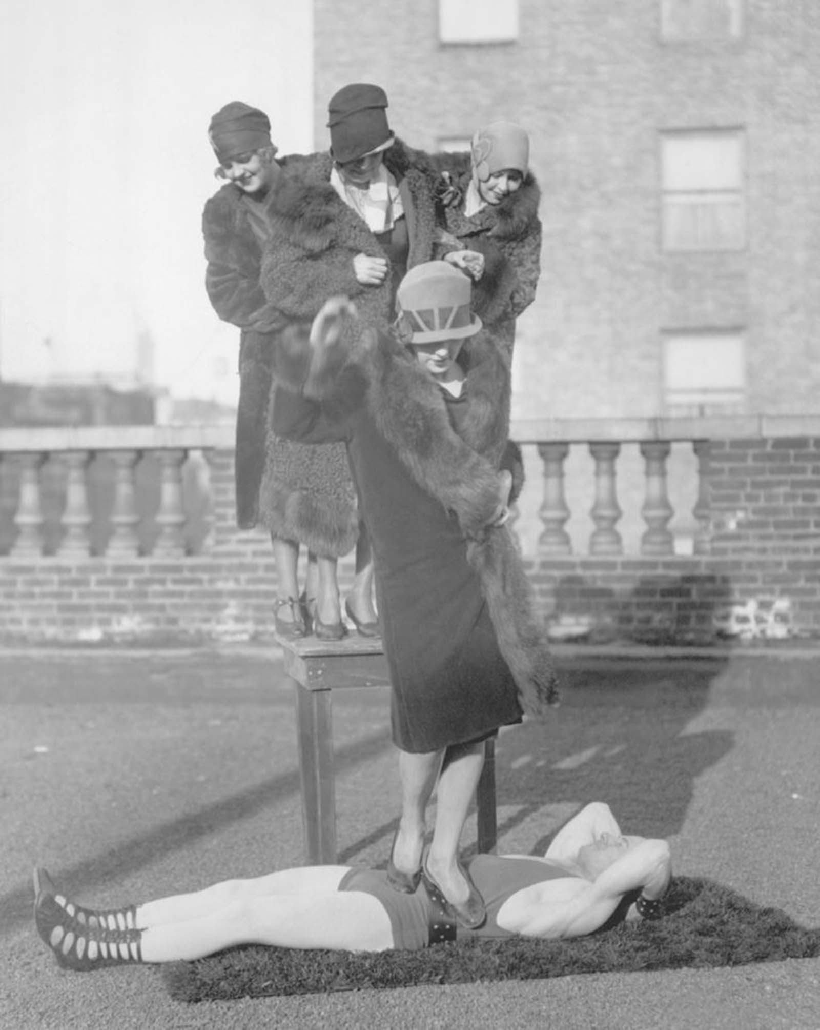 early strongmen photographs