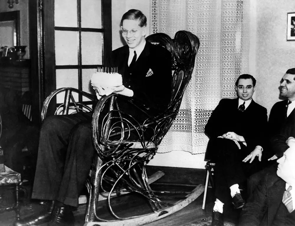 robert wadlow photographs tallest man in history
