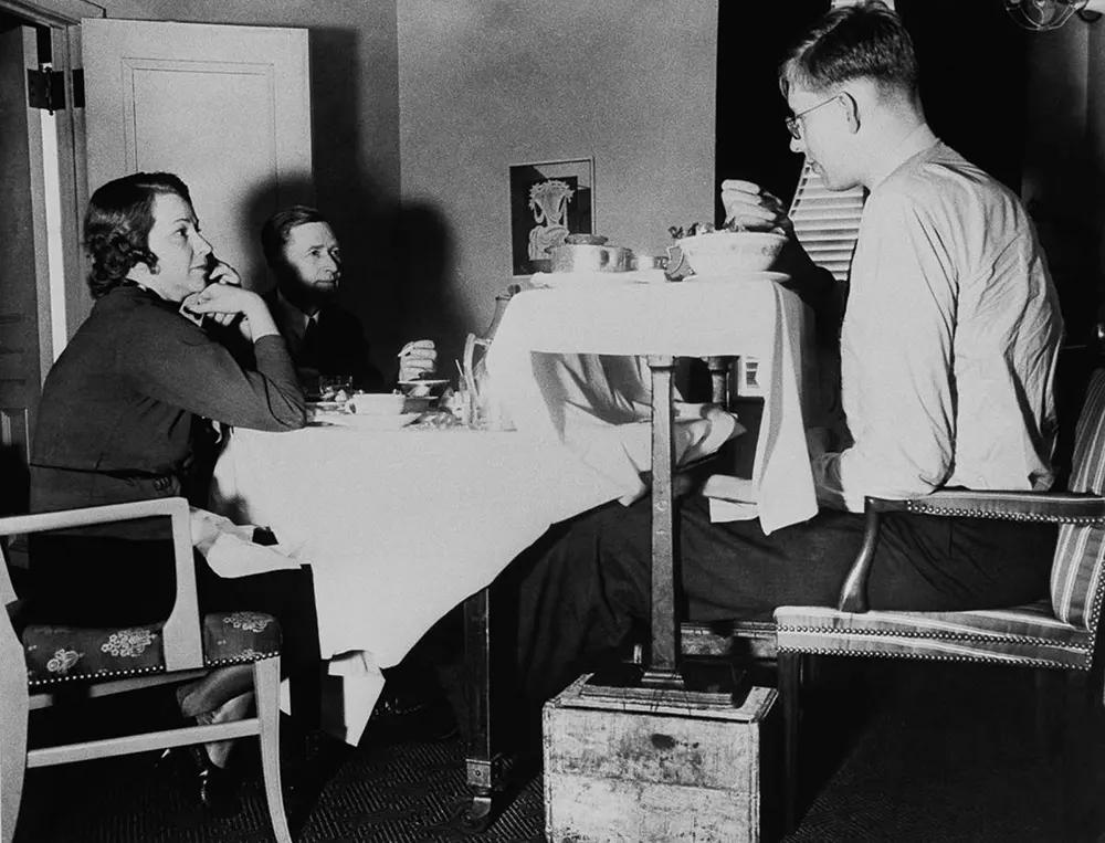 robert wadlow photographs tallest man in history