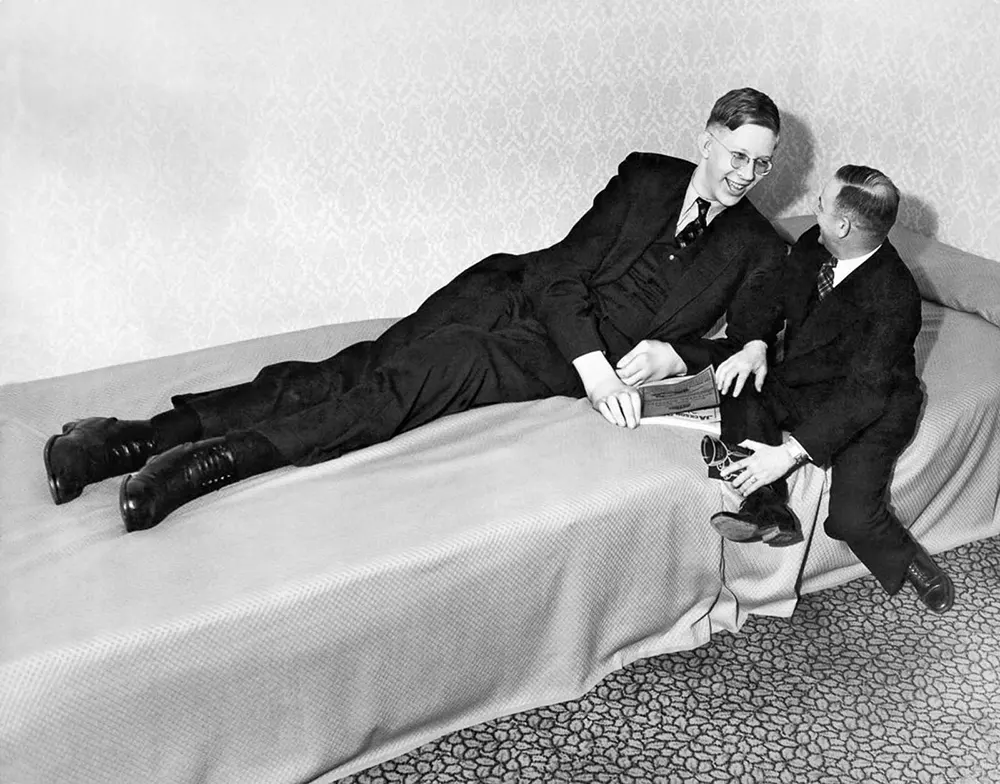 robert wadlow photographs tallest man in history