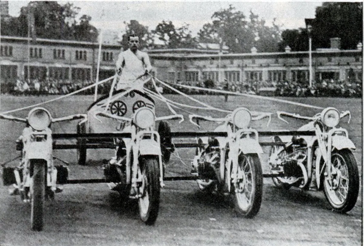 motorcycle chariot races photos