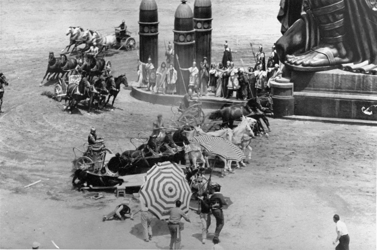 motorcycle chariot races photos