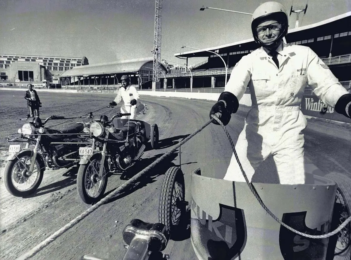 motorcycle chariot races photos