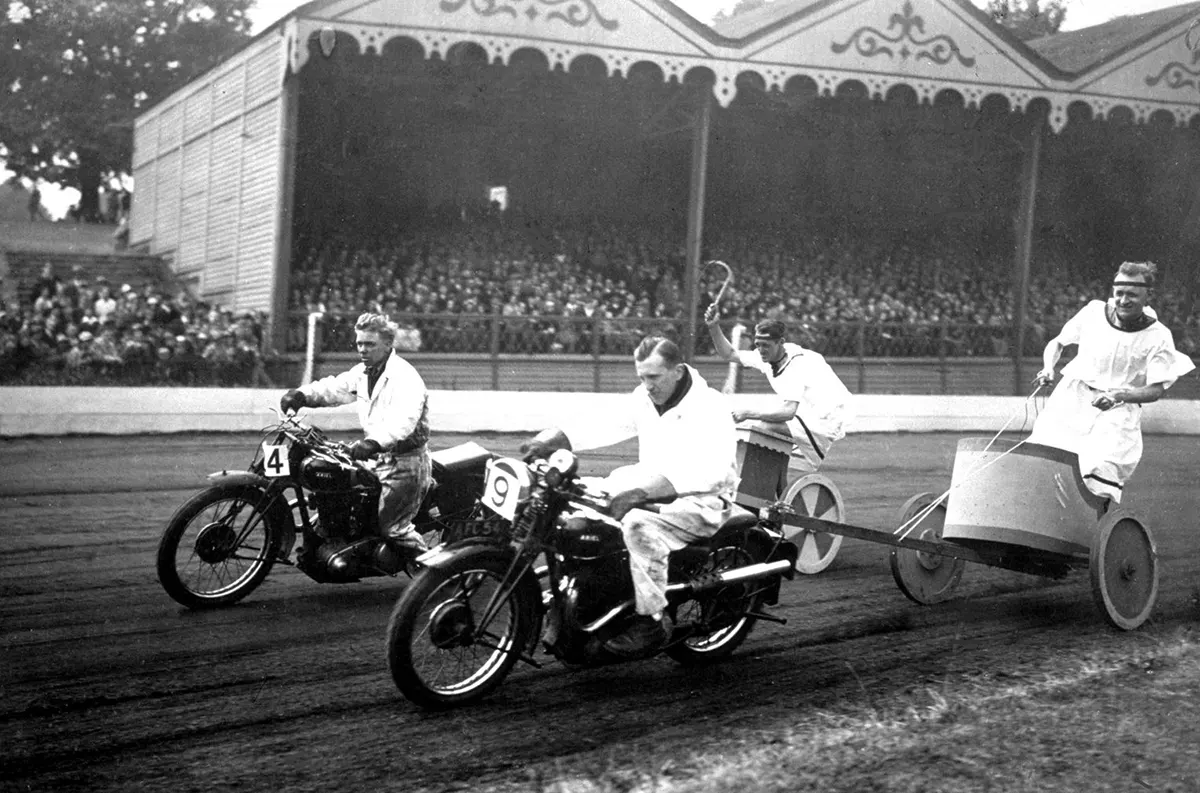 motorcycle chariot races photos