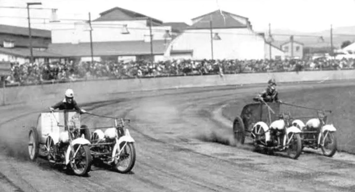 motorcycle chariot races photos