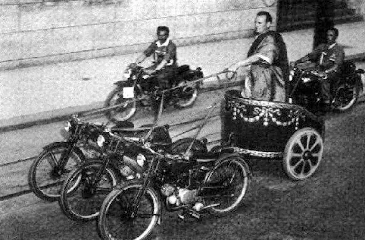 motorcycle chariot races photos