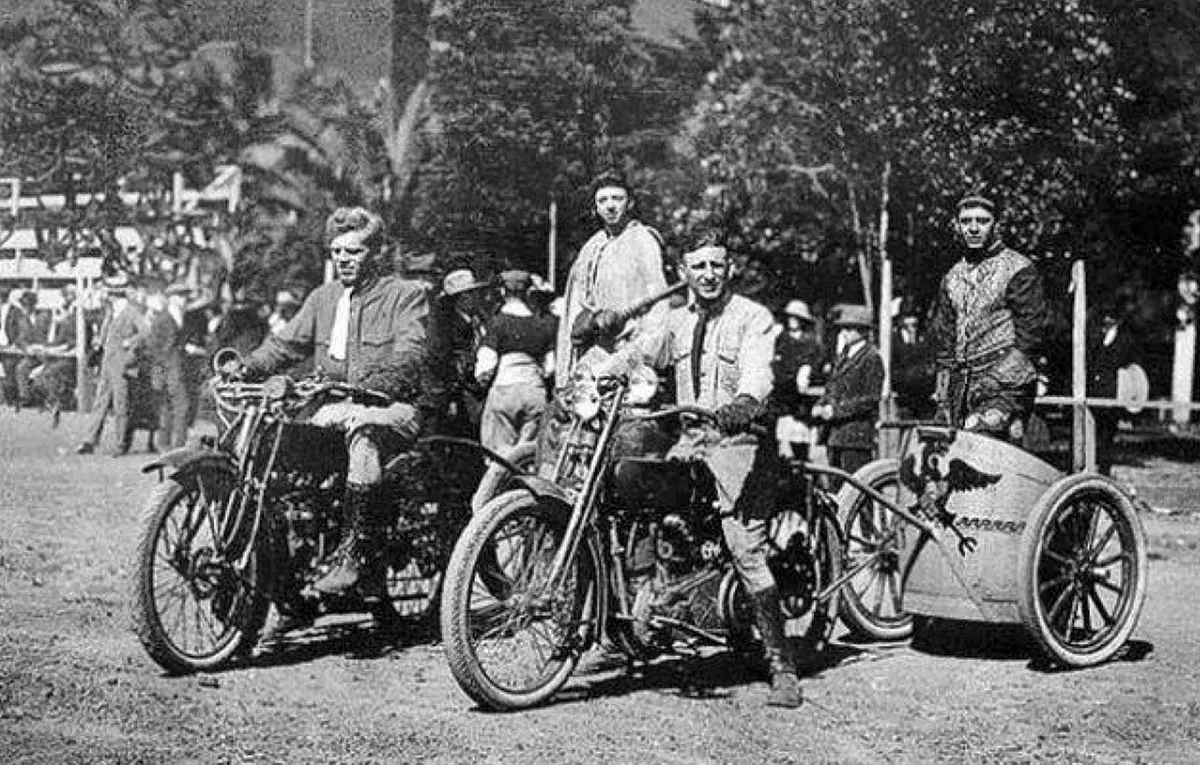 motorcycle chariot races photos