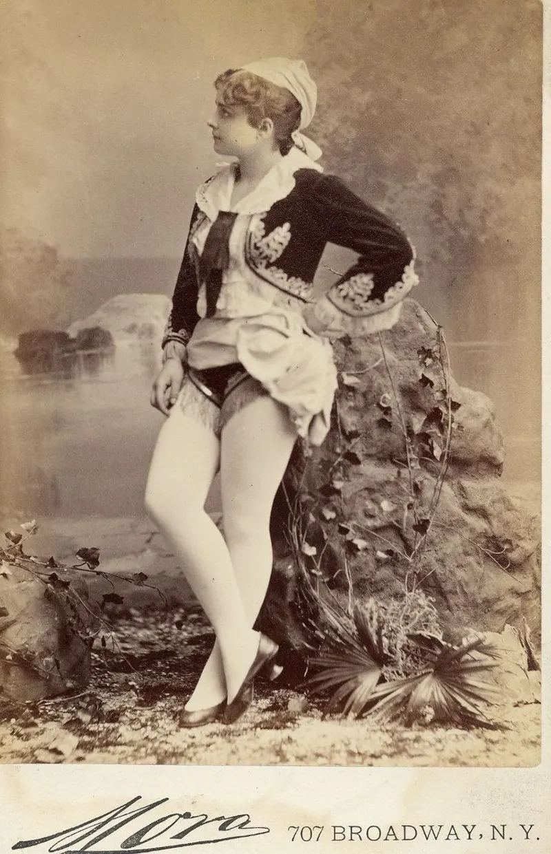 Victorian burlesque dancers photos