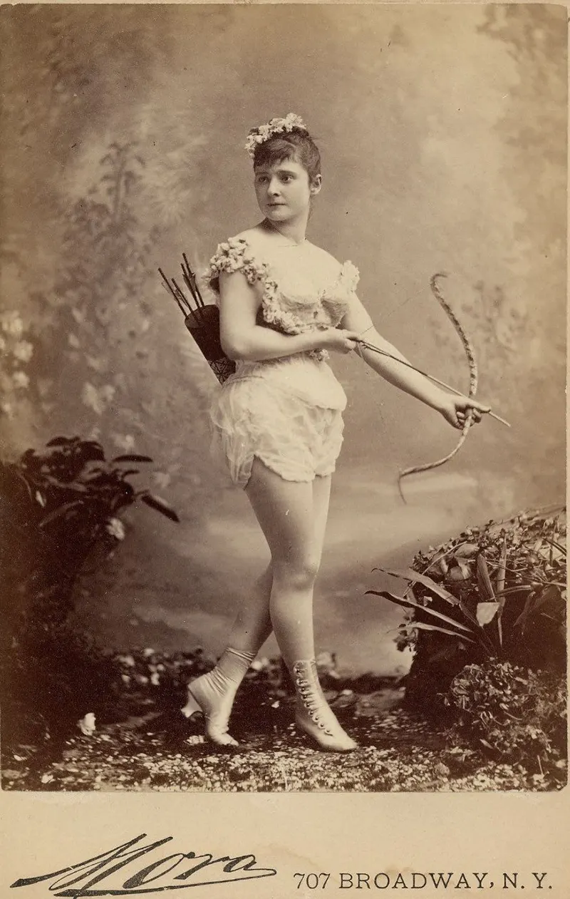 Victorian burlesque dancers photos