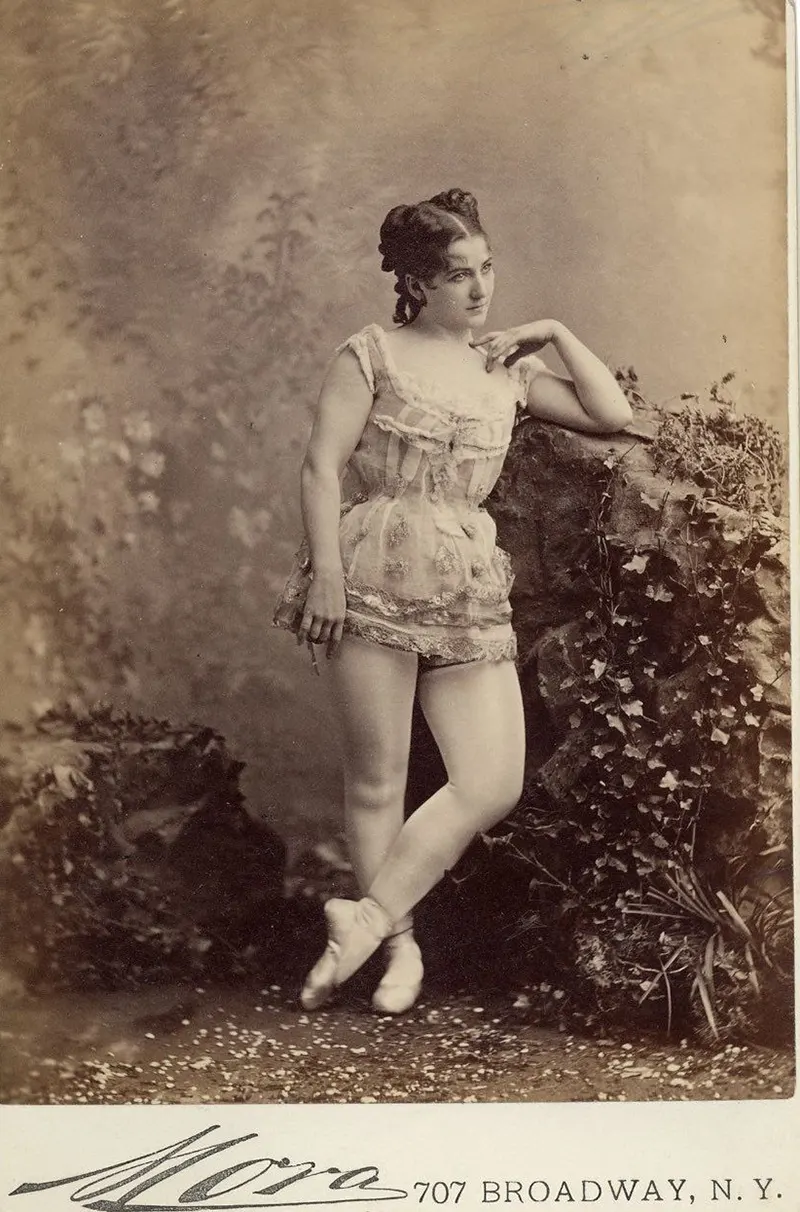 Victorian burlesque dancers photos