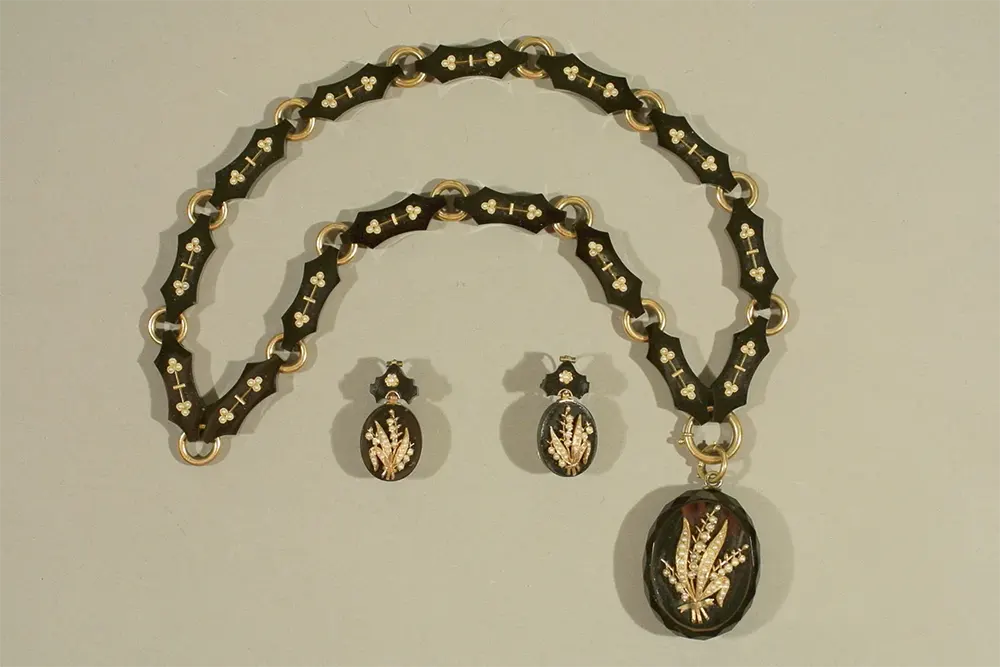 vintage mourning jewelry photos
